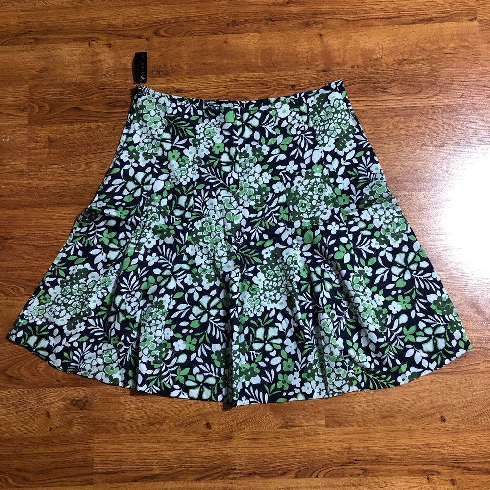 ❤️SOLD❤️A-line pleats floral green skirt plus size
